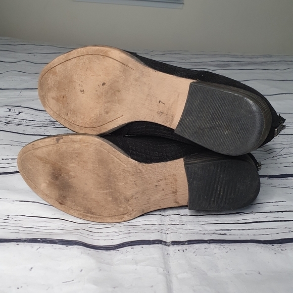 Seychelles Snake Skin Embossed Black Leather Ankle Booties Size 7 - Picture 8 of 8